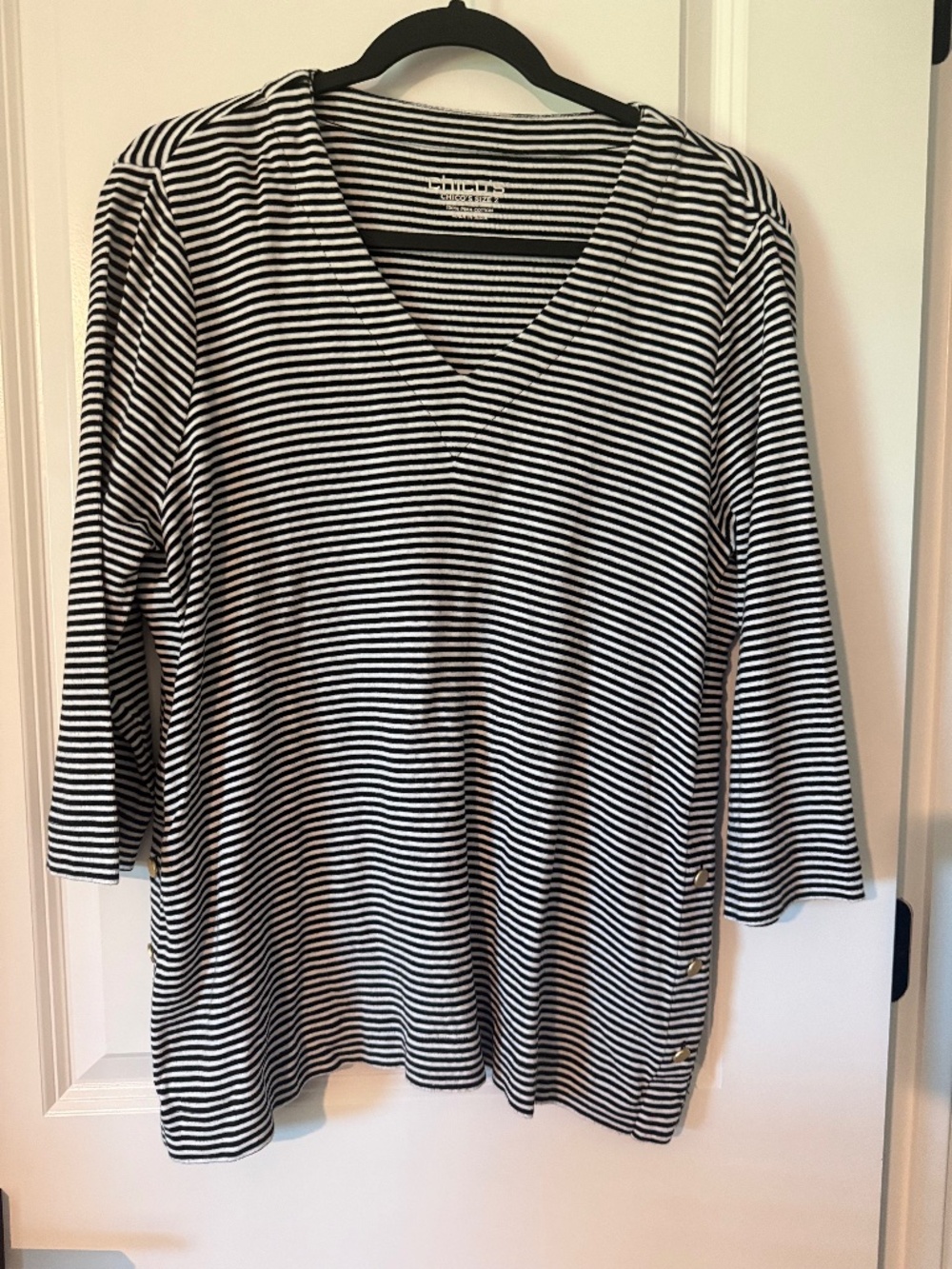 Chico's Black & White Scripted with Gold Button V-Neck Shirt, Sz Large